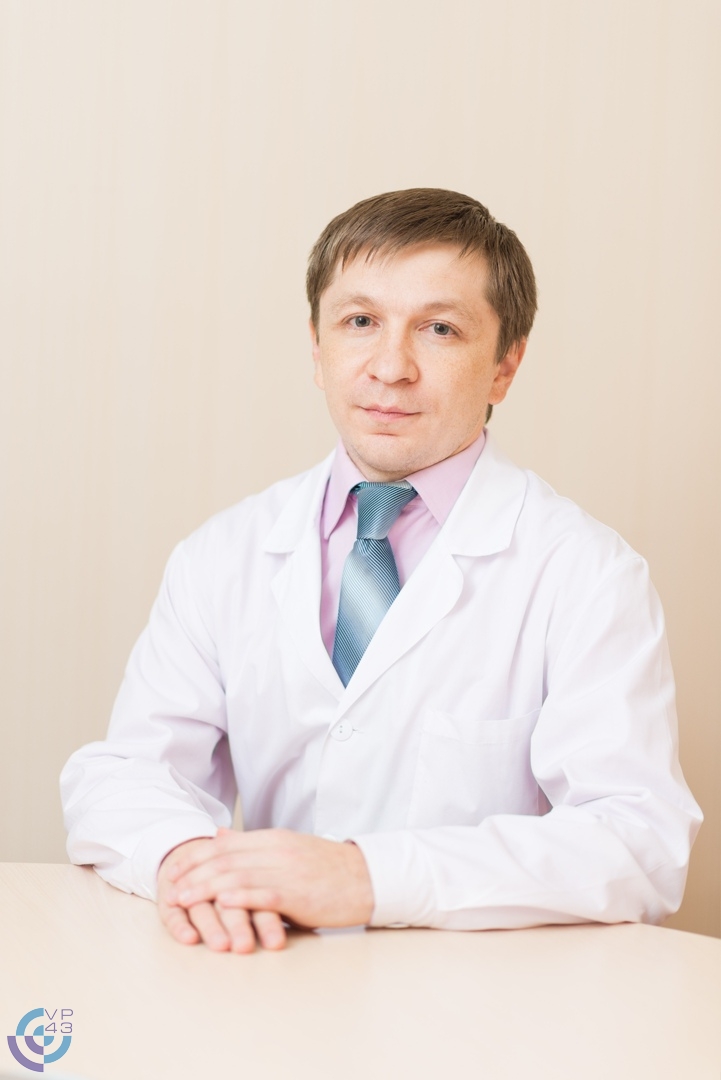 Опытный хирург из Ижевска проводит отбор пациентов для проведения операций при различных видах грыж живота и при патологии молочной железы